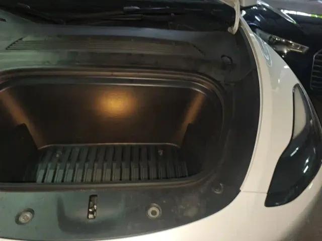 Tesla Model Y — Фото автомобиля 20