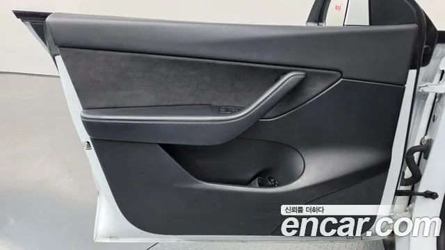 Tesla Model Y — Фото автомобиля 13