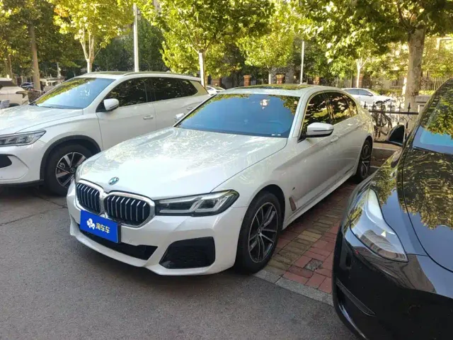 Фотография автомобиля — BMW 5 Series