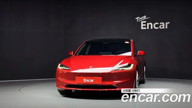 Tesla Model 3 — Фото автомобиля 3