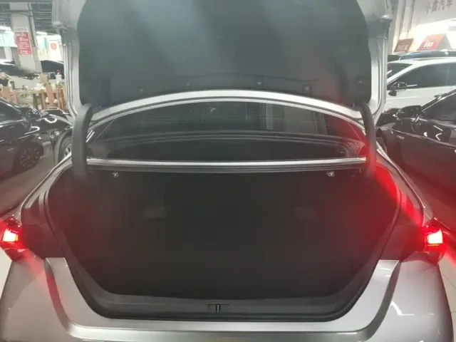 Toyota Avalon — Фото автомобиля 18
