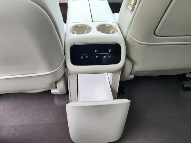 IM Motors LS9 — Фото автомобиля 6