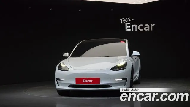 Tesla Model 3 — Фото автомобиля 3