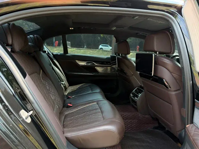 BMW 7 Series — Фото автомобиля 9