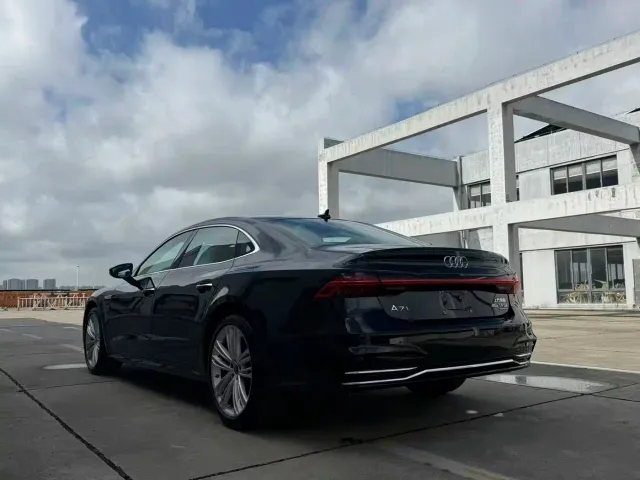 Audi A7L — Фото автомобиля 7