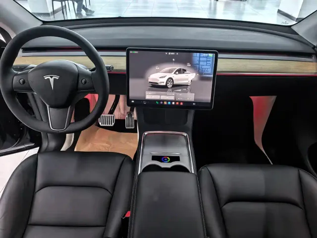 Tesla Model Y — Фото автомобиля 6