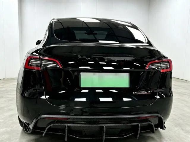 Tesla Model Y — Фото автомобиля 17