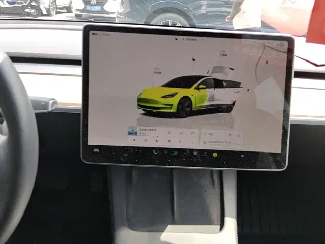 Tesla Model 3 — Фото автомобиля 13