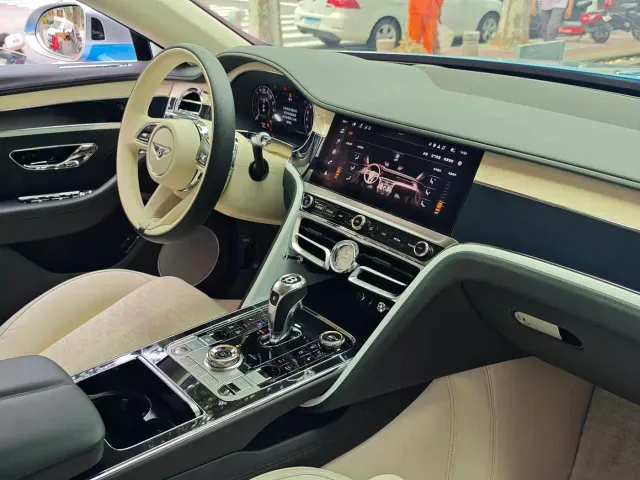 Bentley Flying Spur — Фото автомобиля 21