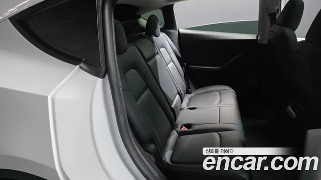 Tesla Model Y — Фото автомобиля 11