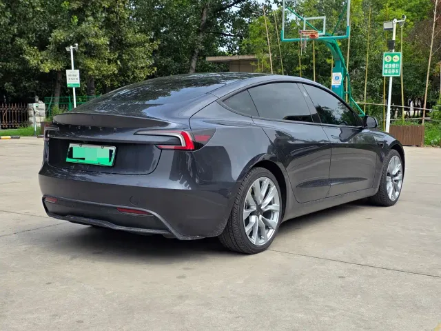 Tesla Model 3 — Фото автомобиля 8