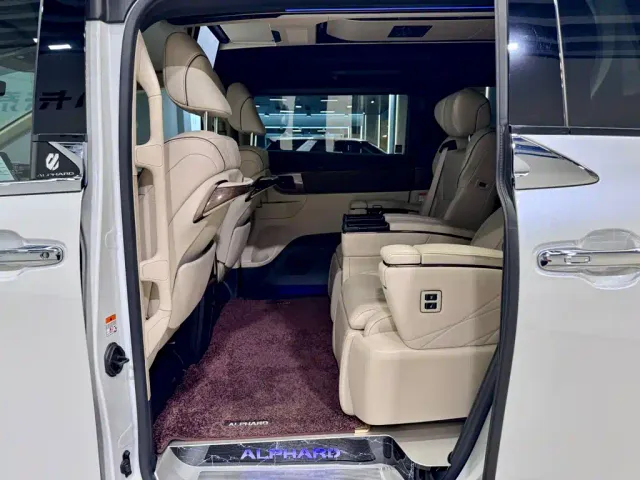 Toyota Alphard — Фото автомобиля 23