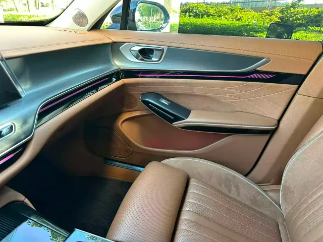 Hongqi H9 — Фото автомобиля 15