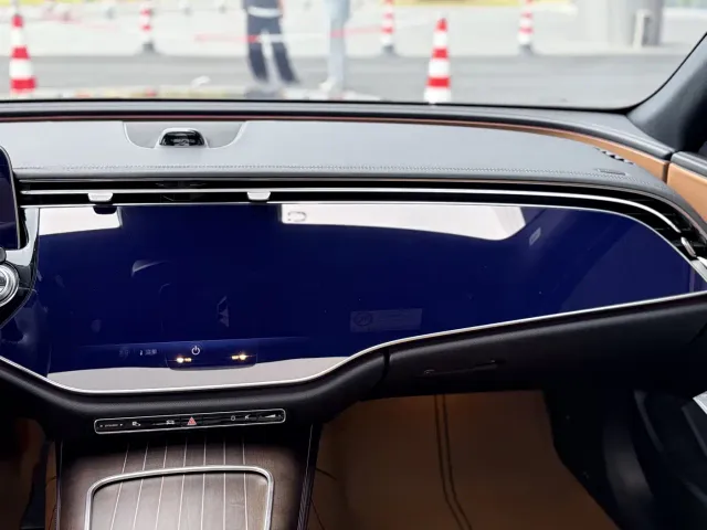 Mercedes-Benz E-Class — Фото автомобиля 26