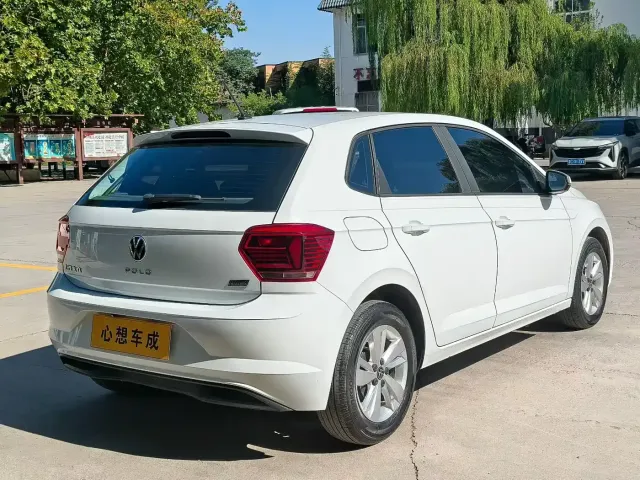 Volkswagen Polo — Фото автомобиля 3