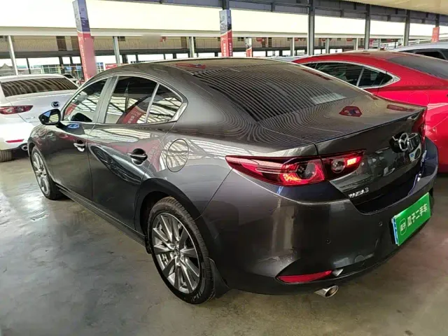 Mazda Axela — Фото автомобиля 4