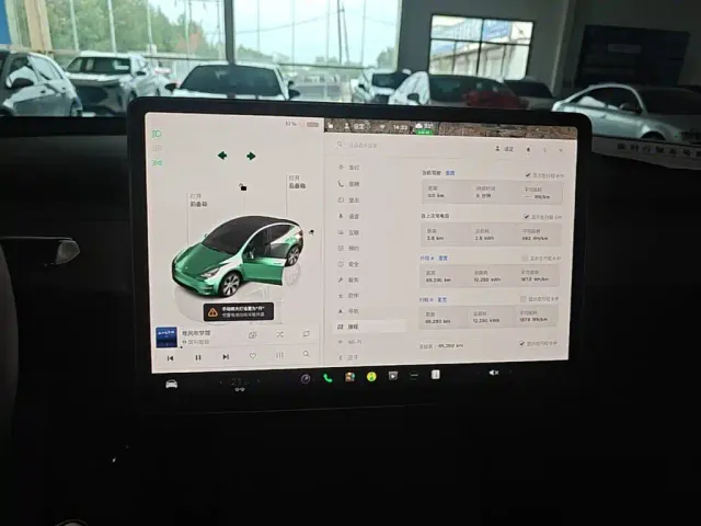 Tesla Model Y — Фото автомобиля 11
