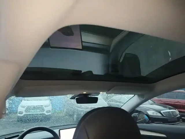 Tesla Model 3 — Фото автомобиля 13