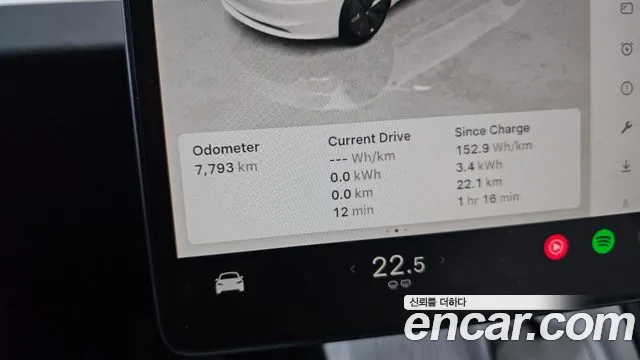 Tesla Model 3 — Фото автомобиля 10