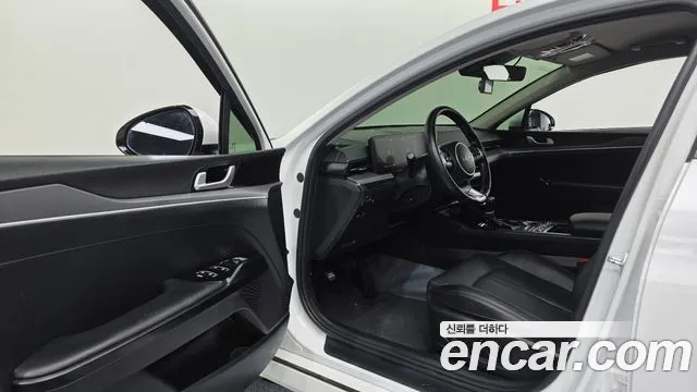 Kia K5 Новый K5 3 поколение 2.0 LPi(Для проката) — Фото автомобиля 10