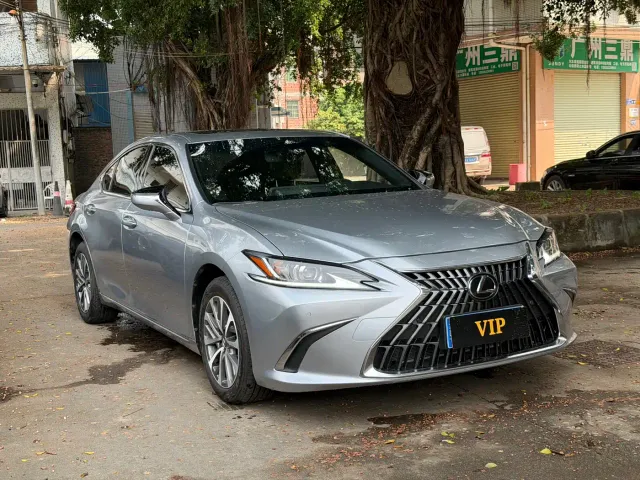 Lexus ES — Фото автомобиля 2