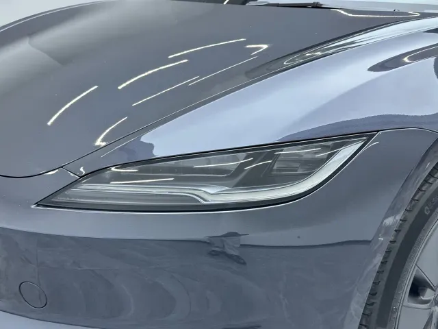 Tesla Model 3 — Фото автомобиля 11