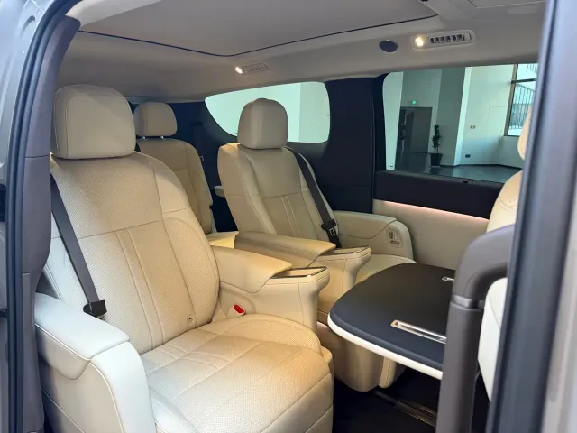 Li Auto MEGA — Фото автомобиля 14