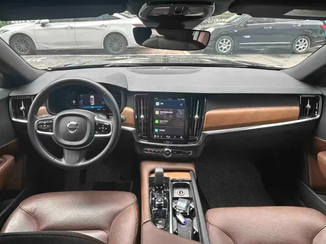 Volvo S90 — Фото автомобиля 5
