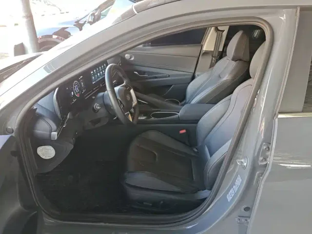 Hyundai Elantra — Фото автомобиля 15