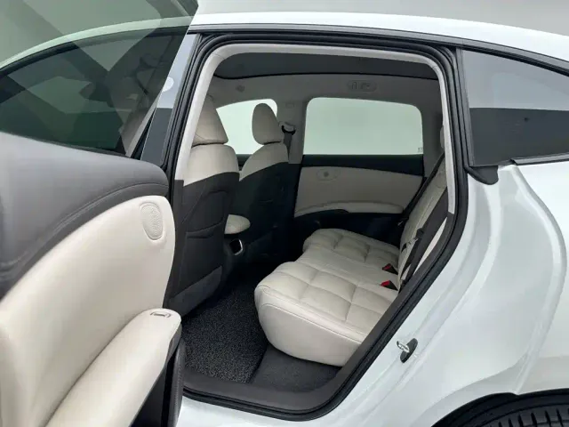 IM Motors LS6 — Фото автомобиля 18