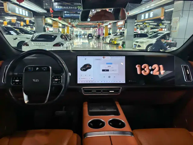 Li Auto L8 — Фото автомобиля 7