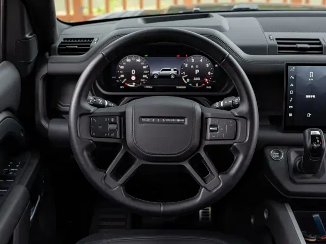 Land Rover Defender — Фото автомобиля 12