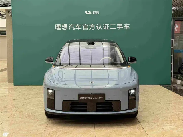 Li Auto i8 — Фото автомобиля 2