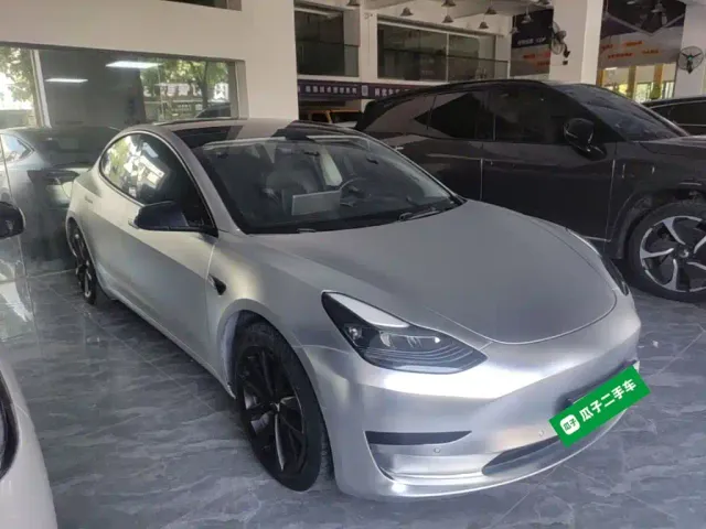 Tesla Model 3 — Фото автомобиля 3