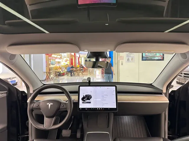 Tesla Model Y — Фото автомобиля 19