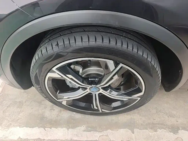 BYD Tang — Фото автомобиля 22