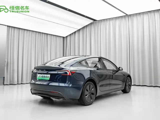 Tesla Model 3 — Фото автомобиля 4