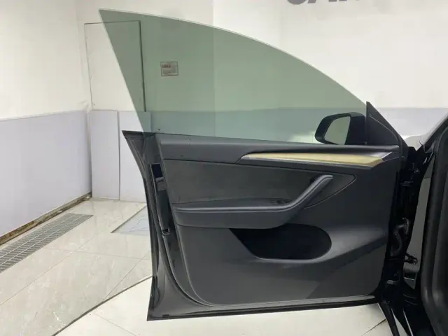 Tesla Model Y — Фото автомобиля 15