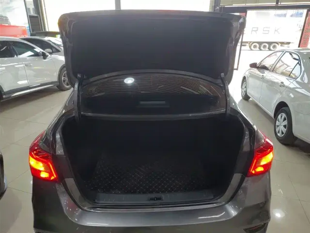 Nissan Sylphy — Фото автомобиля 14