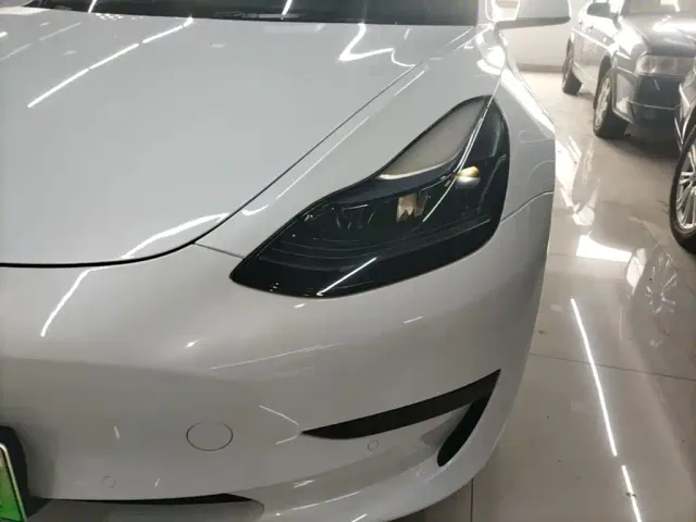 Tesla Model 3 — Фото автомобиля 23