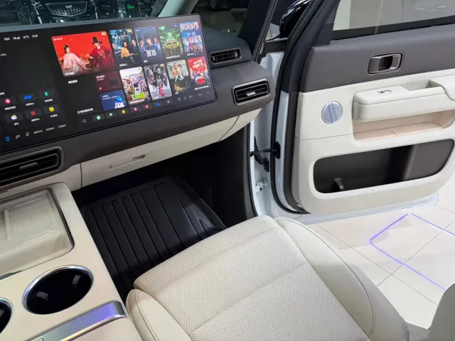 Li Auto MEGA — Фото автомобиля 8