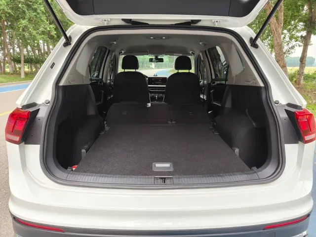 Volkswagen Tiguan L — Фото автомобиля 19