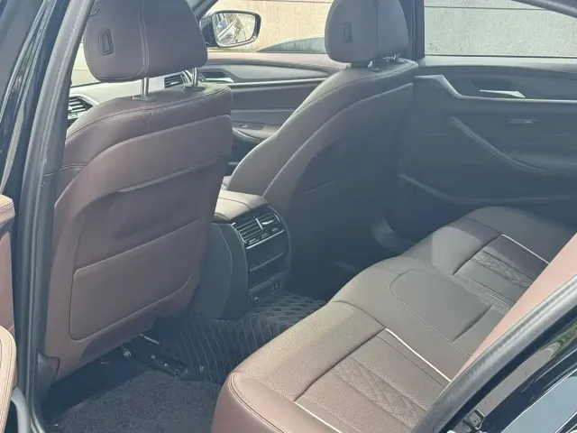 BMW 5 Series — Фото автомобиля 5