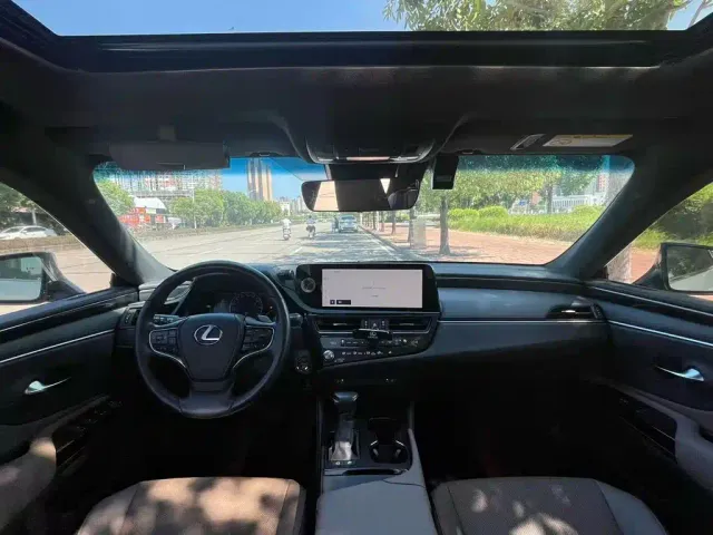 Lexus ES — Фото автомобиля 4