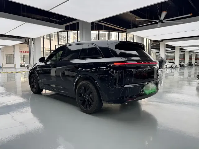 Li Auto L7 — Фото автомобиля 12