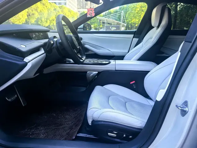 Xiaomi SU7 — Фото автомобиля 4