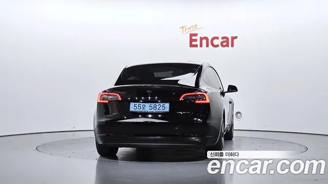 Tesla Model 3 — Фото автомобиля 4