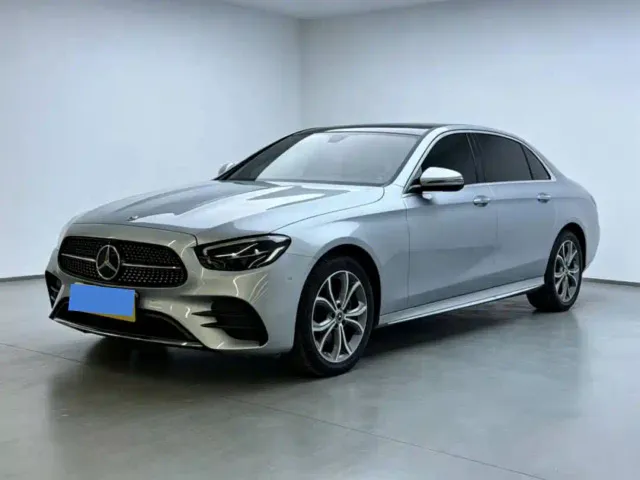 Фотография автомобиля — Mercedes-Benz E-Class