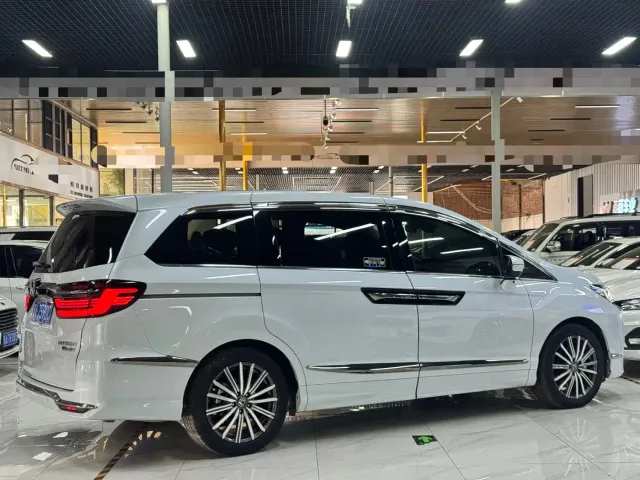 Honda Elysion — Фото автомобиля 5