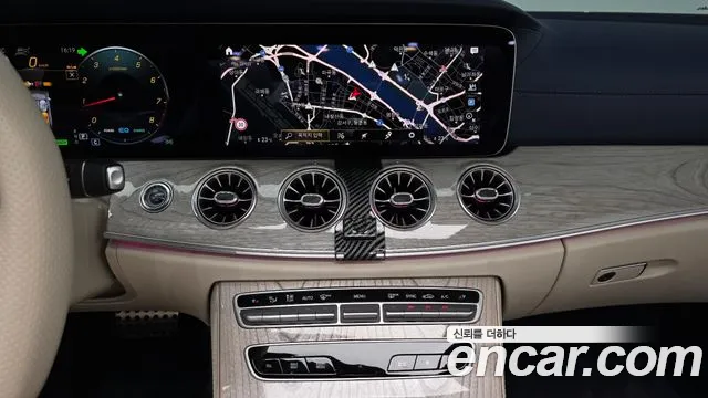 Mercedes-Benz E-Class — Фото автомобиля 11